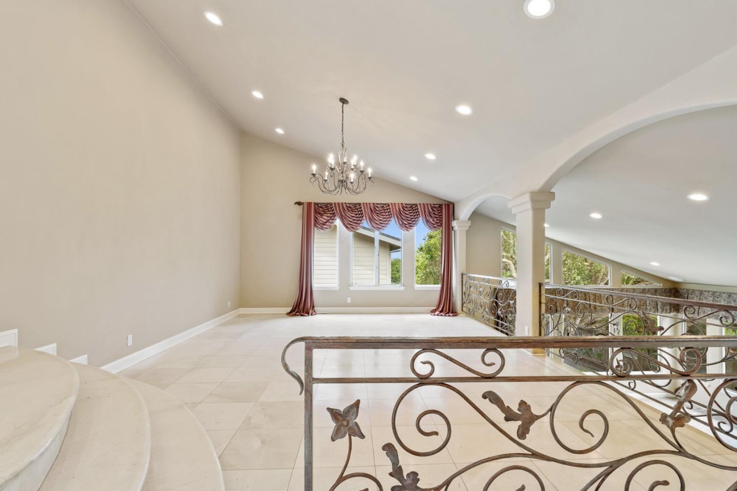 Detail Gallery Image 10 of 39 For 5 Zaragoza Views, Monterey,  CA 93940 - 3 Beds | 2/1 Baths