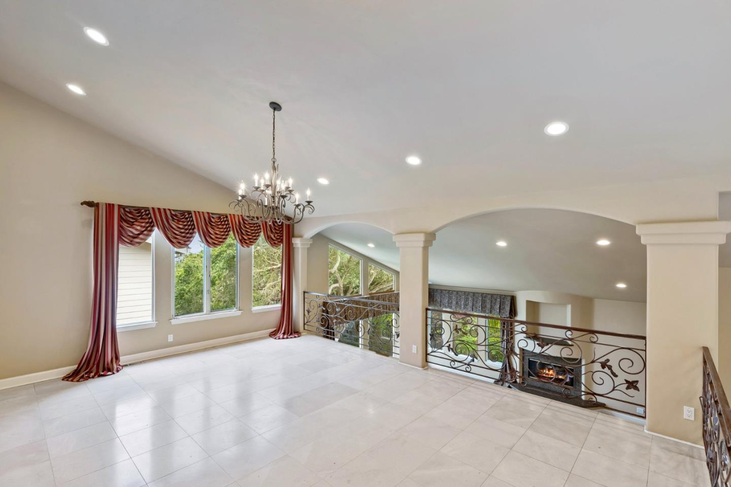 Detail Gallery Image 11 of 39 For 5 Zaragoza Views, Monterey,  CA 93940 - 3 Beds | 2/1 Baths