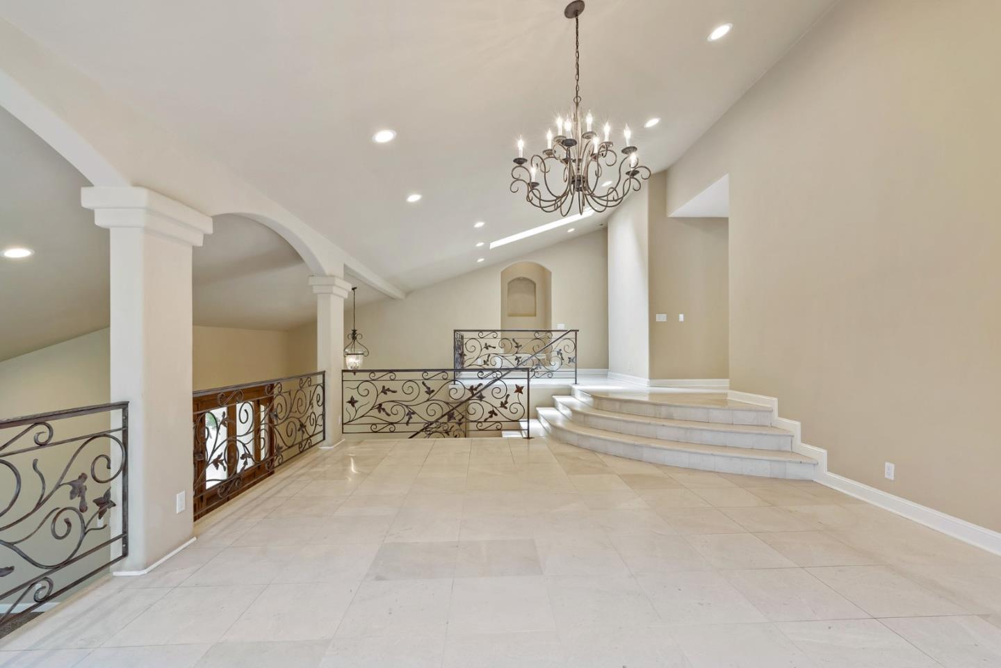 Detail Gallery Image 12 of 39 For 5 Zaragoza Views, Monterey,  CA 93940 - 3 Beds | 2/1 Baths