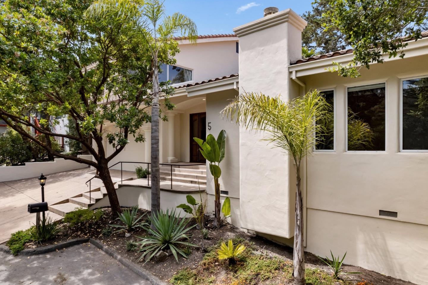 Detail Gallery Image 4 of 39 For 5 Zaragoza Views, Monterey,  CA 93940 - 3 Beds | 2/1 Baths