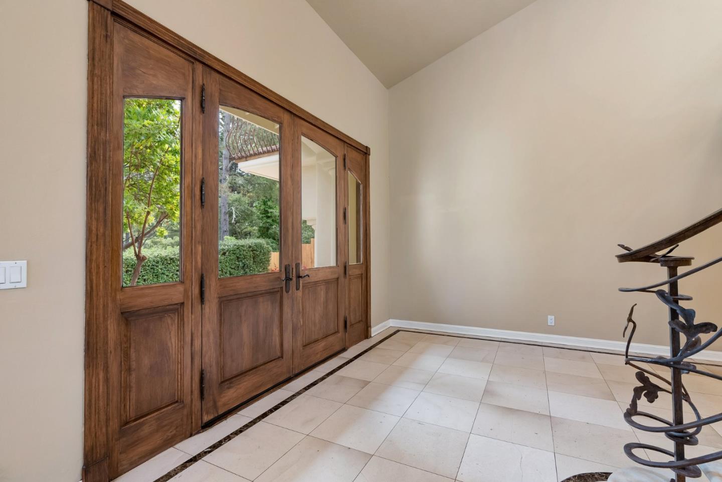 Detail Gallery Image 5 of 39 For 5 Zaragoza Views, Monterey,  CA 93940 - 3 Beds | 2/1 Baths