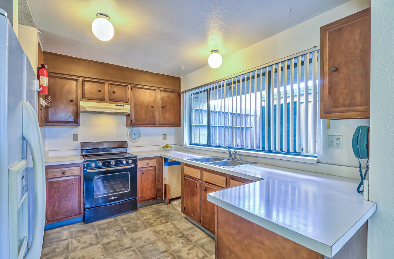 Detail Gallery Image 9 of 24 For 1212 Trinity Ave, Seaside,  CA 93955 - 3 Beds | 1/1 Baths