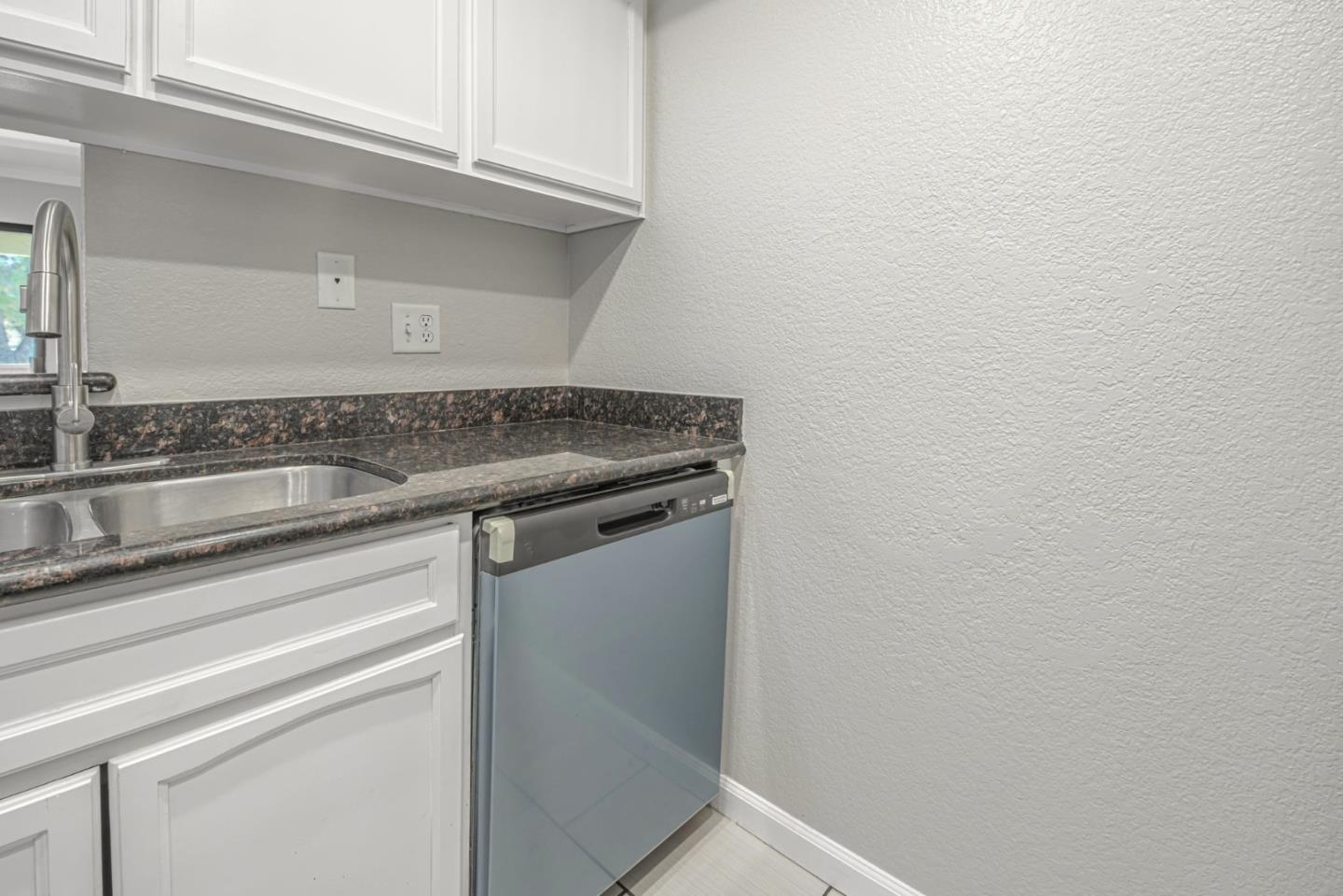 Detail Gallery Image 13 of 30 For 1553 Pyrenees Ave #35,  Stockton,  CA 95210 - 1 Beds | 1 Baths