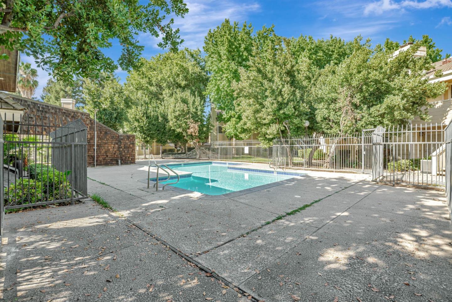 Detail Gallery Image 27 of 30 For 1553 Pyrenees Ave #35,  Stockton,  CA 95210 - 1 Beds | 1 Baths