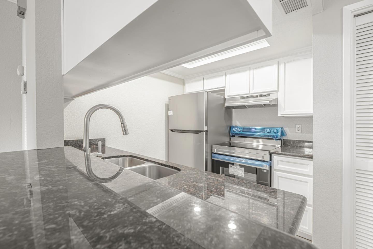 Detail Gallery Image 9 of 30 For 1553 Pyrenees Ave #35,  Stockton,  CA 95210 - 1 Beds | 1 Baths