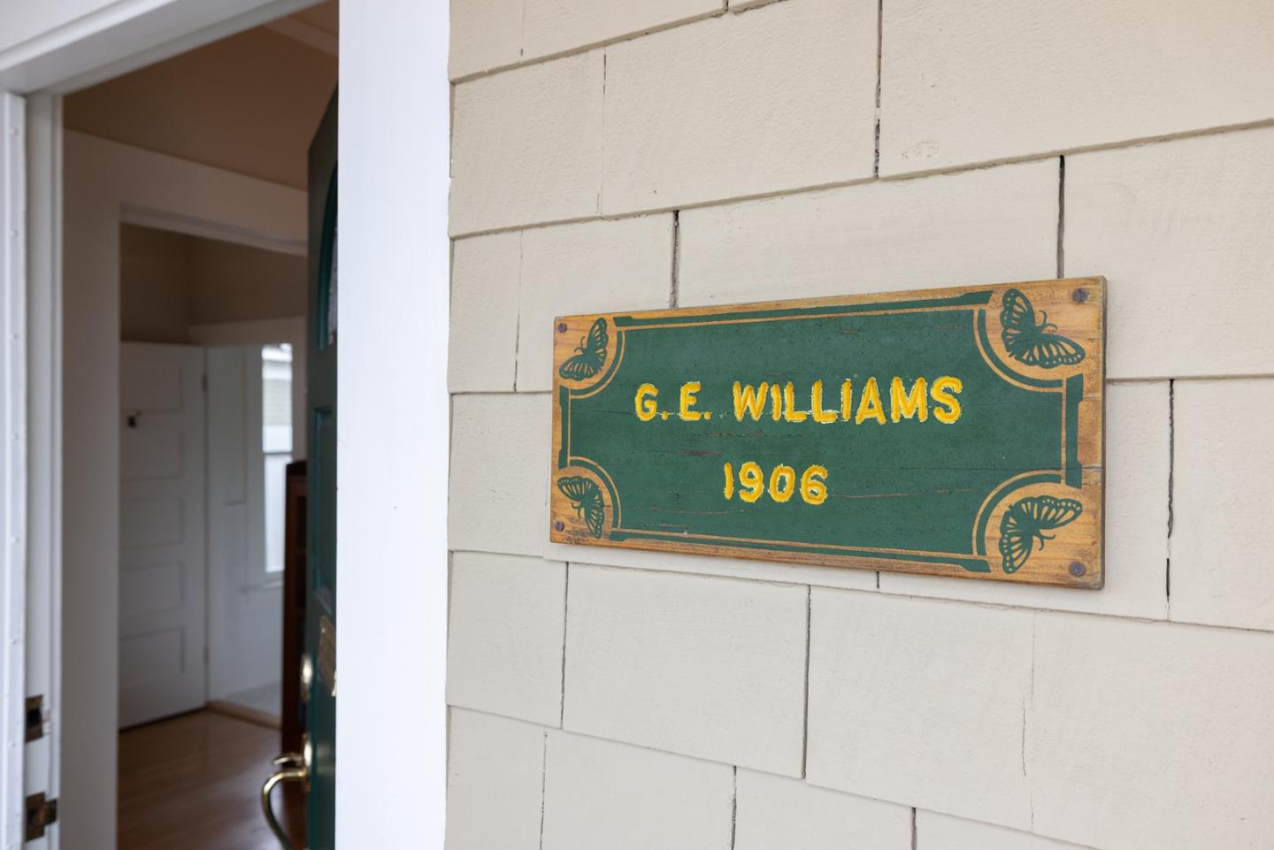 Detail Gallery Image 3 of 17 For 405 Carmel Ave, Pacific Grove,  CA 93950 - 2 Beds | 1 Baths