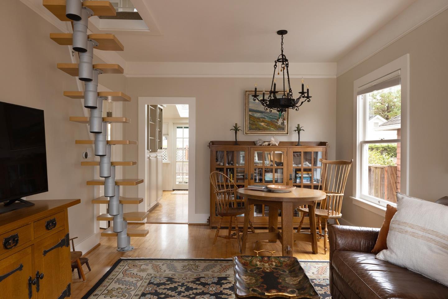 Detail Gallery Image 5 of 17 For 405 Carmel Ave, Pacific Grove,  CA 93950 - 2 Beds | 1 Baths