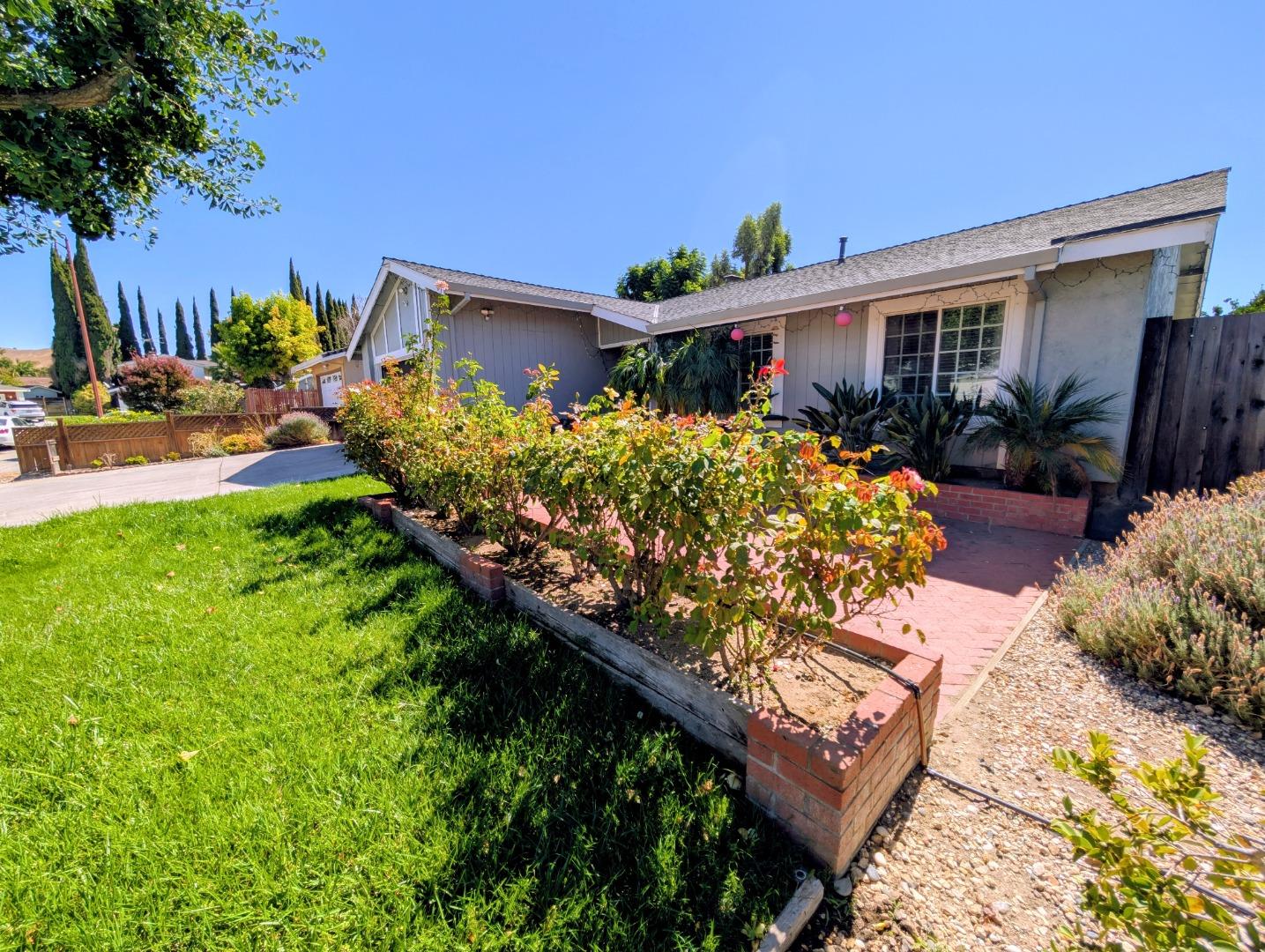 Detail Gallery Image 11 of 29 For 416 Rumsey Ct, San Jose,  CA 95111 - 4 Beds | 2 Baths