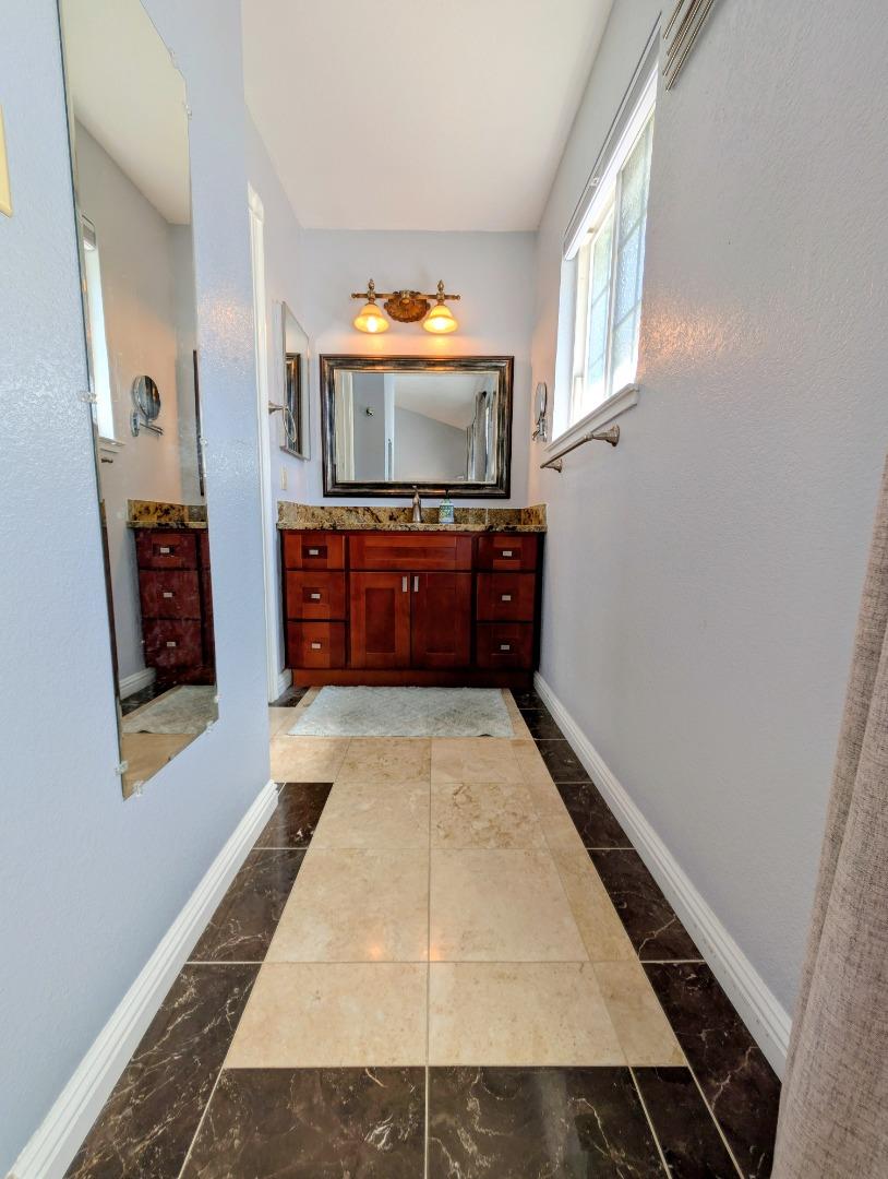 Detail Gallery Image 14 of 29 For 416 Rumsey Ct, San Jose,  CA 95111 - 4 Beds | 2 Baths