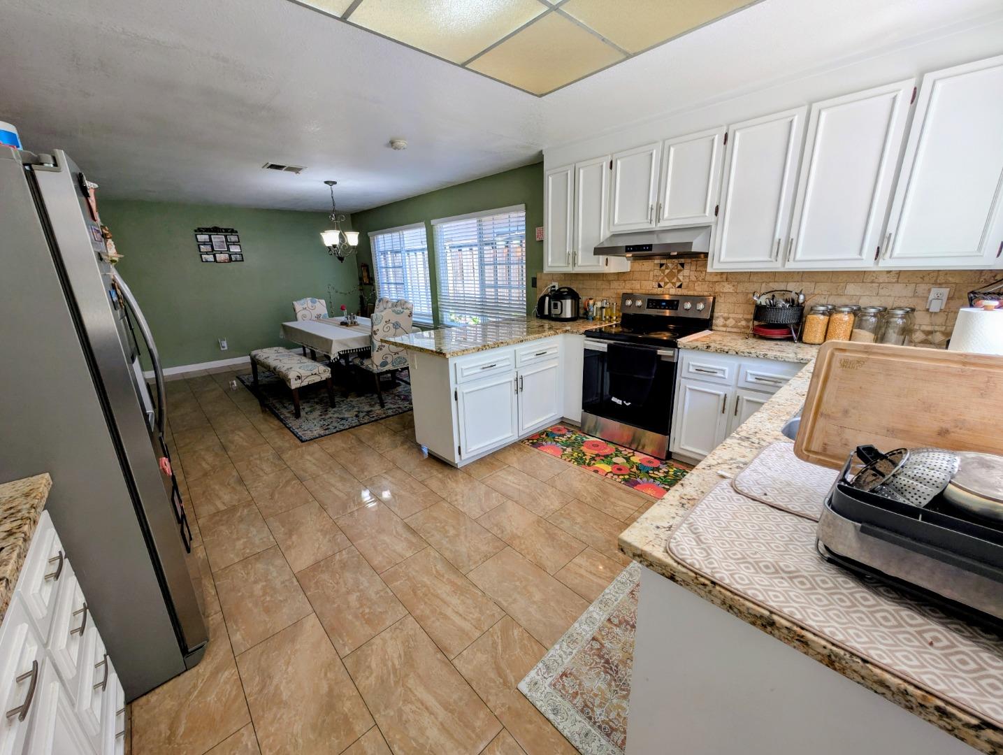 Detail Gallery Image 2 of 29 For 416 Rumsey Ct, San Jose,  CA 95111 - 4 Beds | 2 Baths