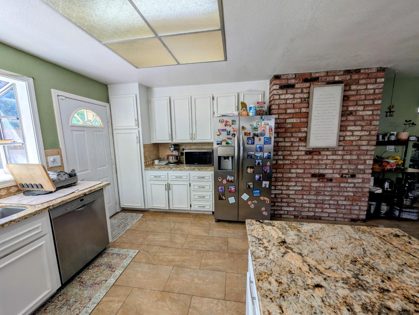 Detail Gallery Image 3 of 29 For 416 Rumsey Ct, San Jose,  CA 95111 - 4 Beds | 2 Baths