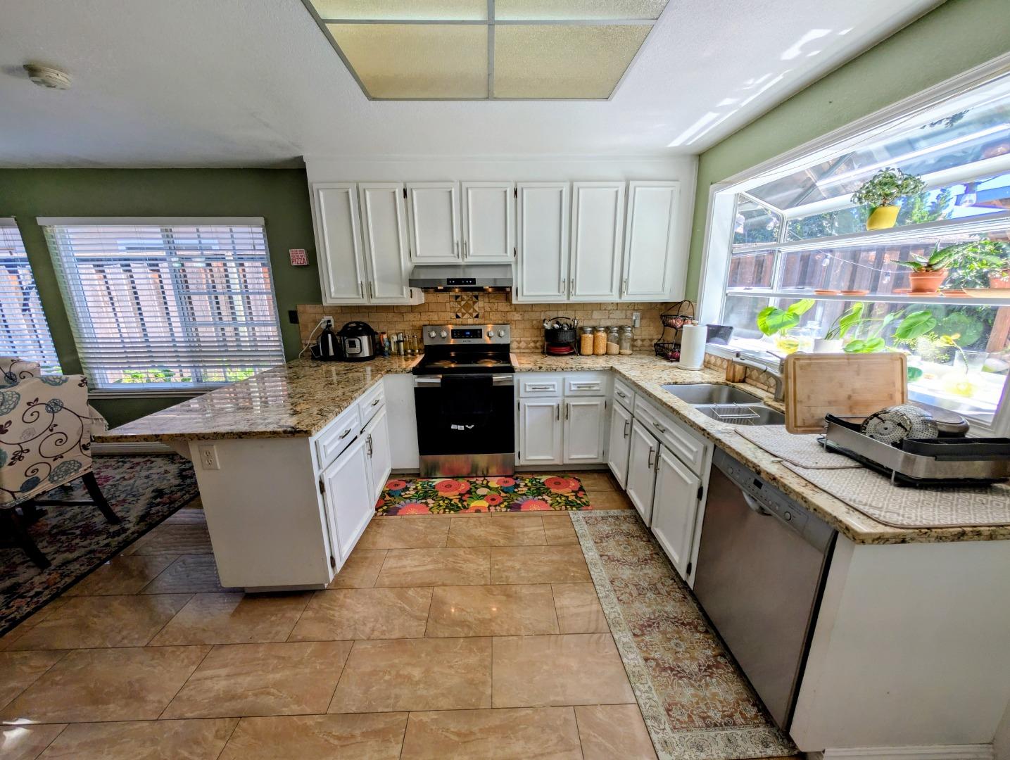 Detail Gallery Image 4 of 29 For 416 Rumsey Ct, San Jose,  CA 95111 - 4 Beds | 2 Baths