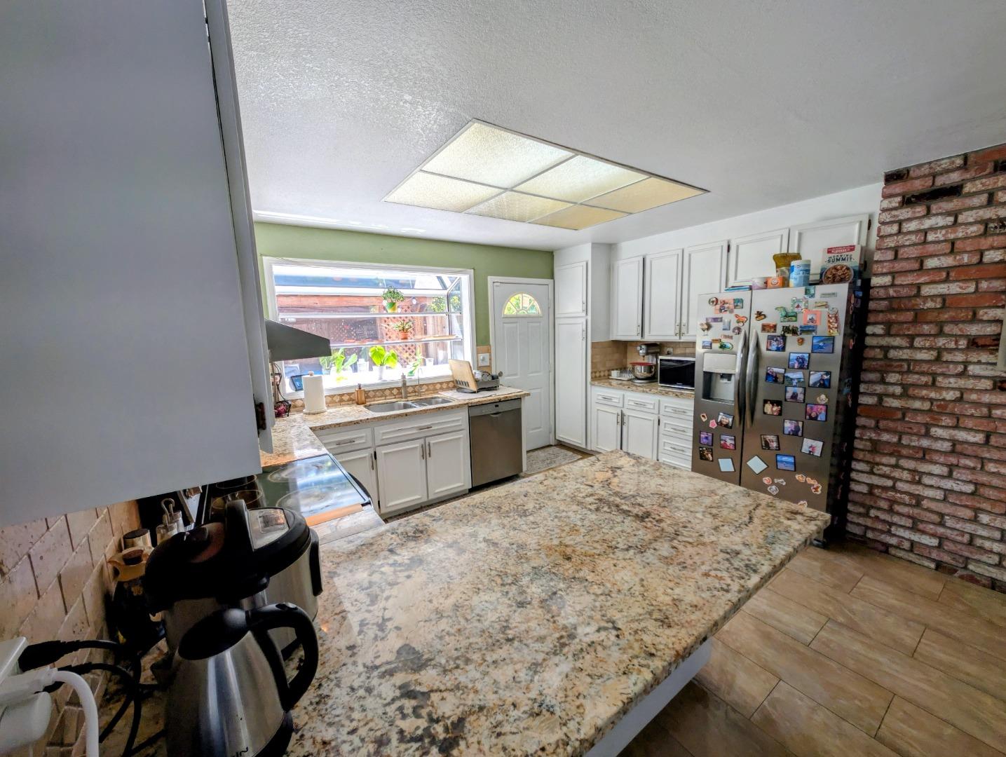 Detail Gallery Image 5 of 29 For 416 Rumsey Ct, San Jose,  CA 95111 - 4 Beds | 2 Baths