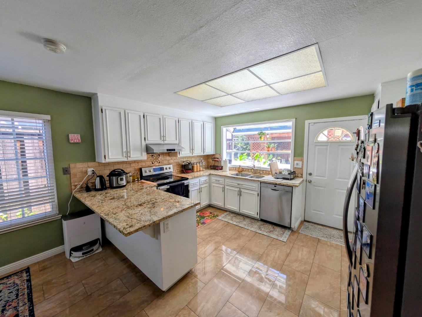 Detail Gallery Image 6 of 29 For 416 Rumsey Ct, San Jose,  CA 95111 - 4 Beds | 2 Baths