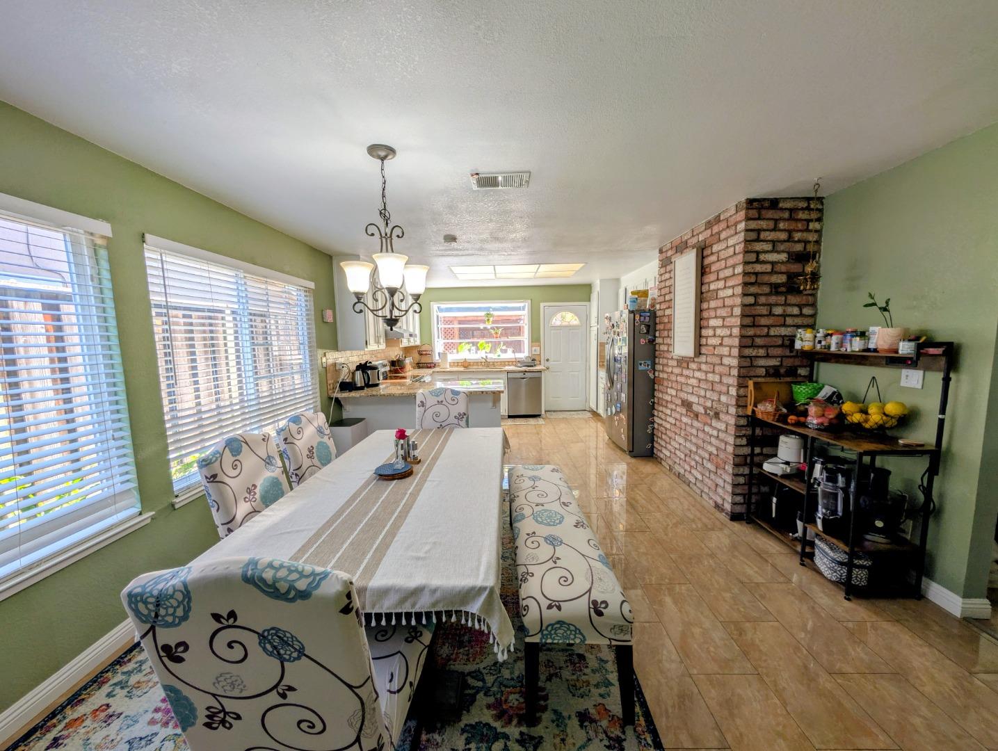 Detail Gallery Image 7 of 29 For 416 Rumsey Ct, San Jose,  CA 95111 - 4 Beds | 2 Baths