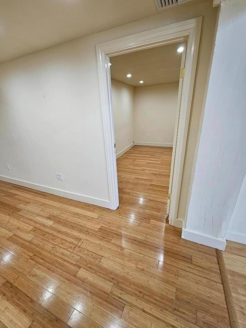 Detail Gallery Image 3 of 5 For 1405 Broadway, Burlingame,  CA 94010 - – Beds | – Baths