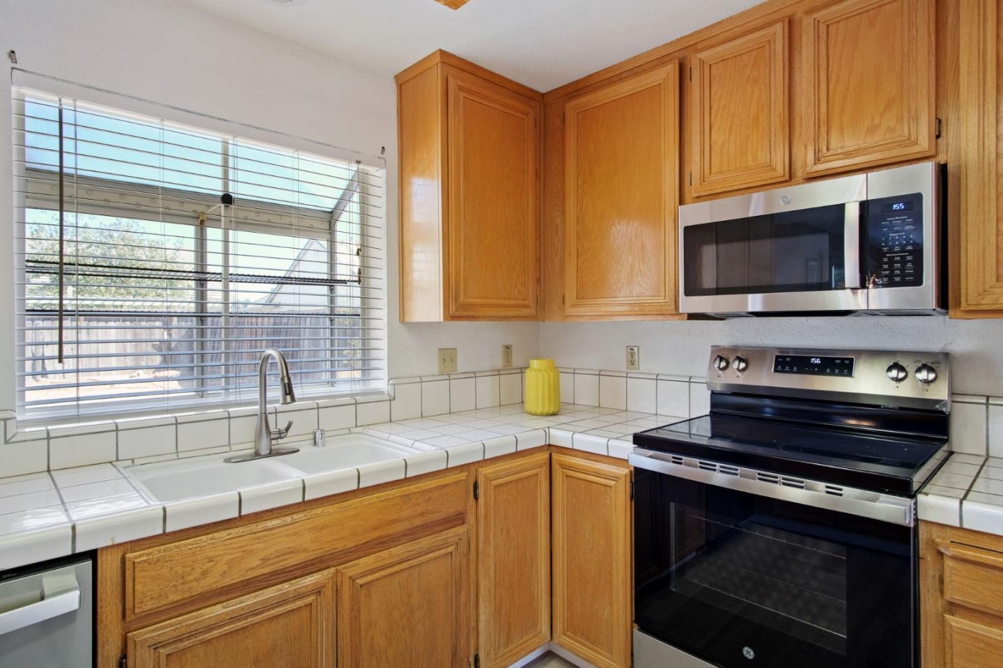 Detail Gallery Image 10 of 24 For 1622 Fir Dr, Los Banos,  CA 93635 - 4 Beds | 3 Baths