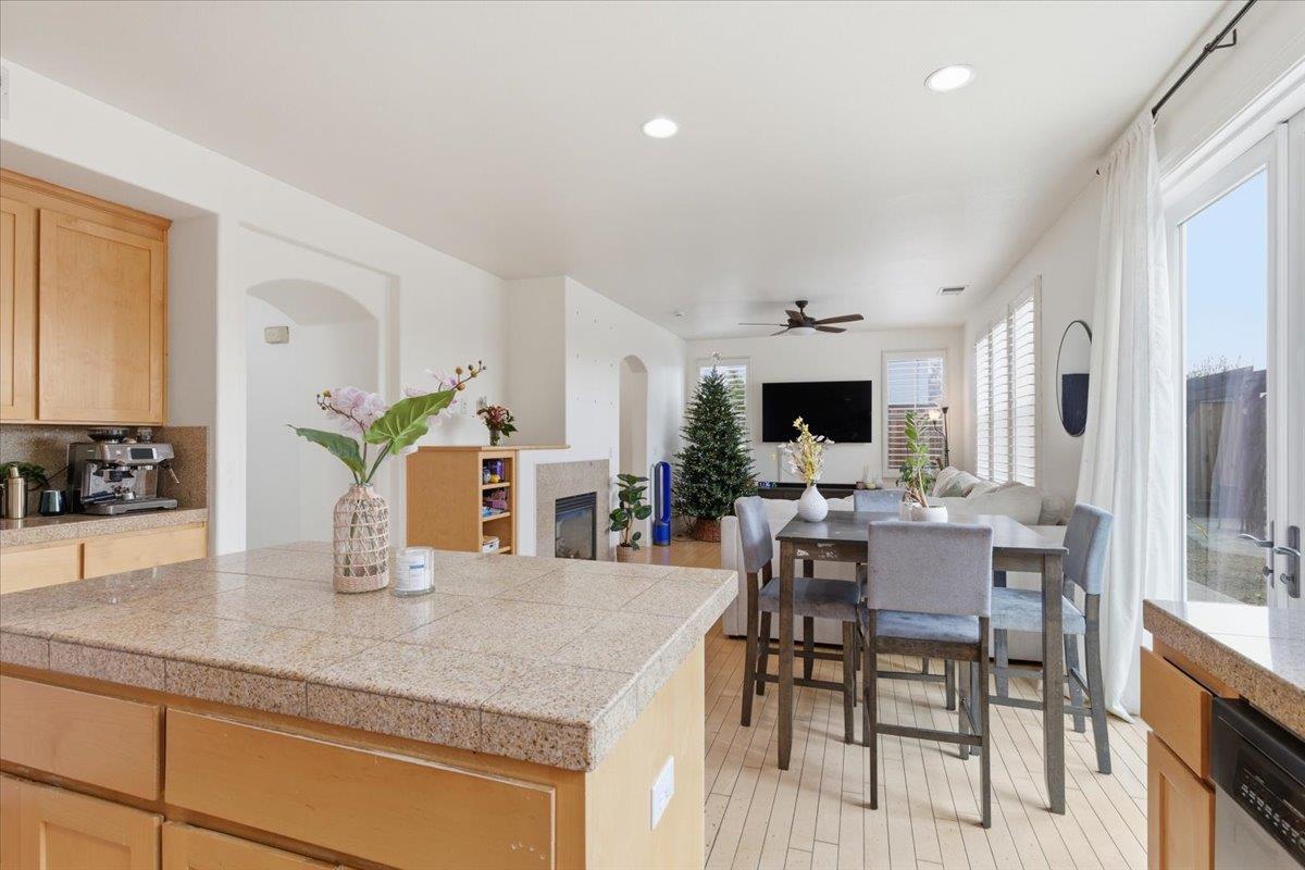 Detail Gallery Image 10 of 40 For 160 Trimble Ct, Gilroy,  CA 95020 - 4 Beds | 2/1 Baths