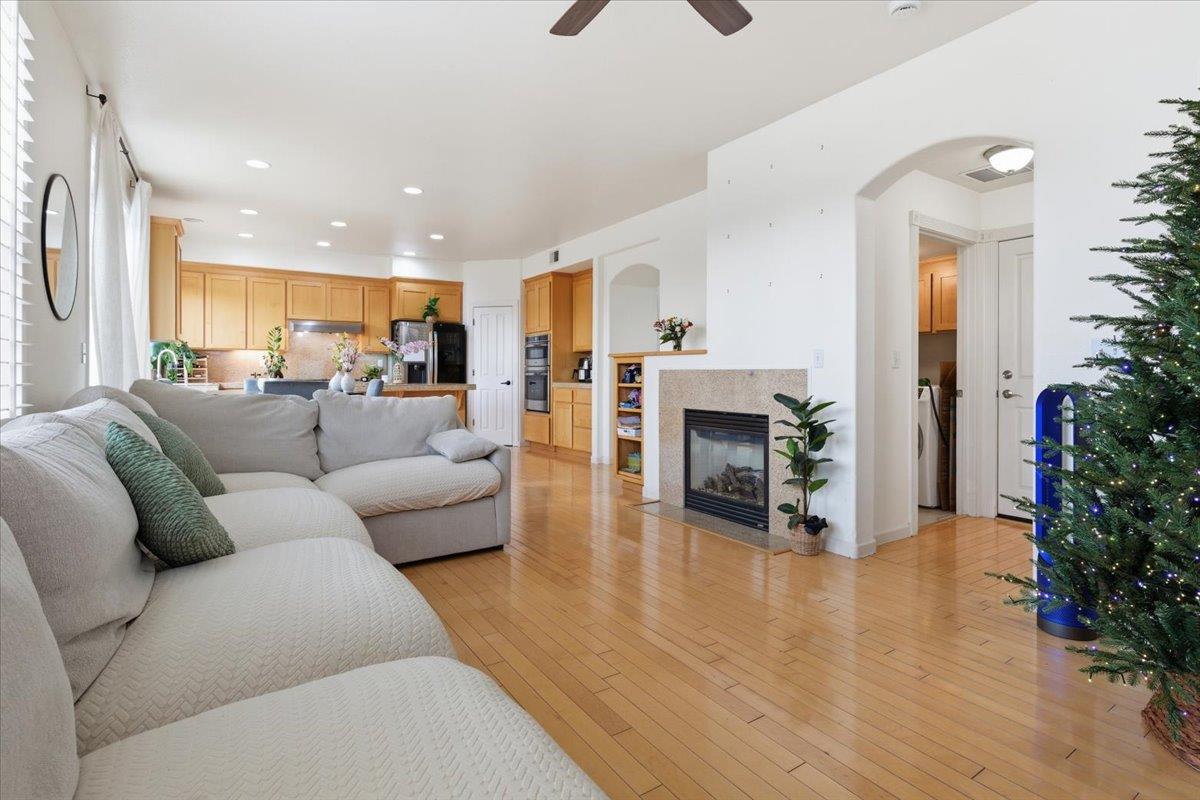 Detail Gallery Image 12 of 40 For 160 Trimble Ct, Gilroy,  CA 95020 - 4 Beds | 2/1 Baths