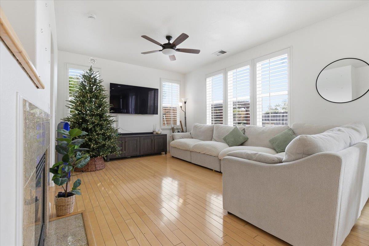 Detail Gallery Image 13 of 40 For 160 Trimble Ct, Gilroy,  CA 95020 - 4 Beds | 2/1 Baths