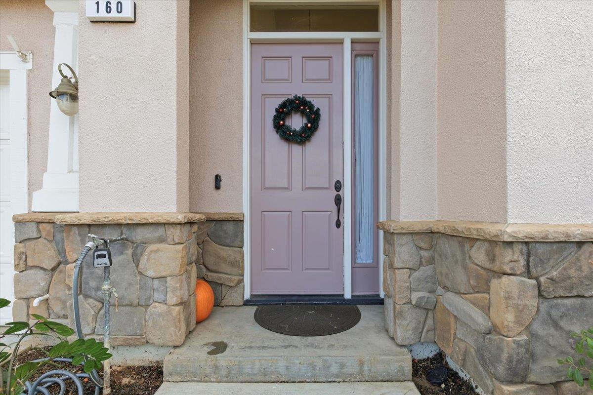 Detail Gallery Image 4 of 40 For 160 Trimble Ct, Gilroy,  CA 95020 - 4 Beds | 2/1 Baths
