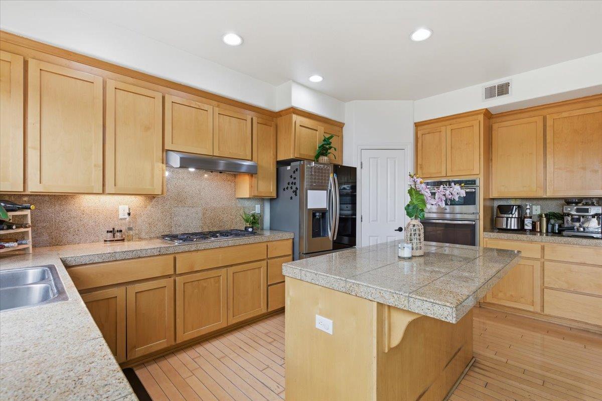 Detail Gallery Image 7 of 40 For 160 Trimble Ct, Gilroy,  CA 95020 - 4 Beds | 2/1 Baths