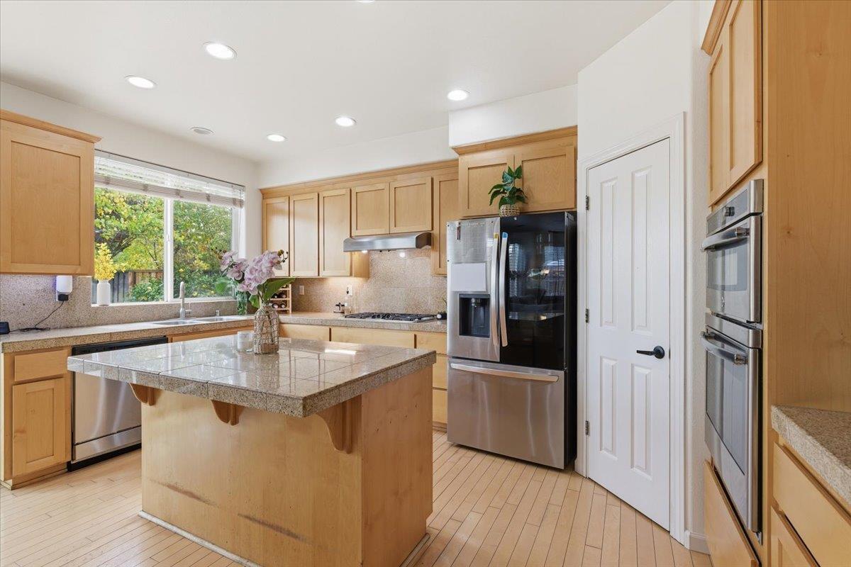 Detail Gallery Image 8 of 40 For 160 Trimble Ct, Gilroy,  CA 95020 - 4 Beds | 2/1 Baths