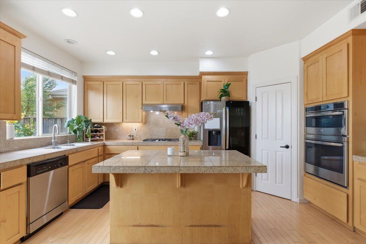 Detail Gallery Image 9 of 40 For 160 Trimble Ct, Gilroy,  CA 95020 - 4 Beds | 2/1 Baths