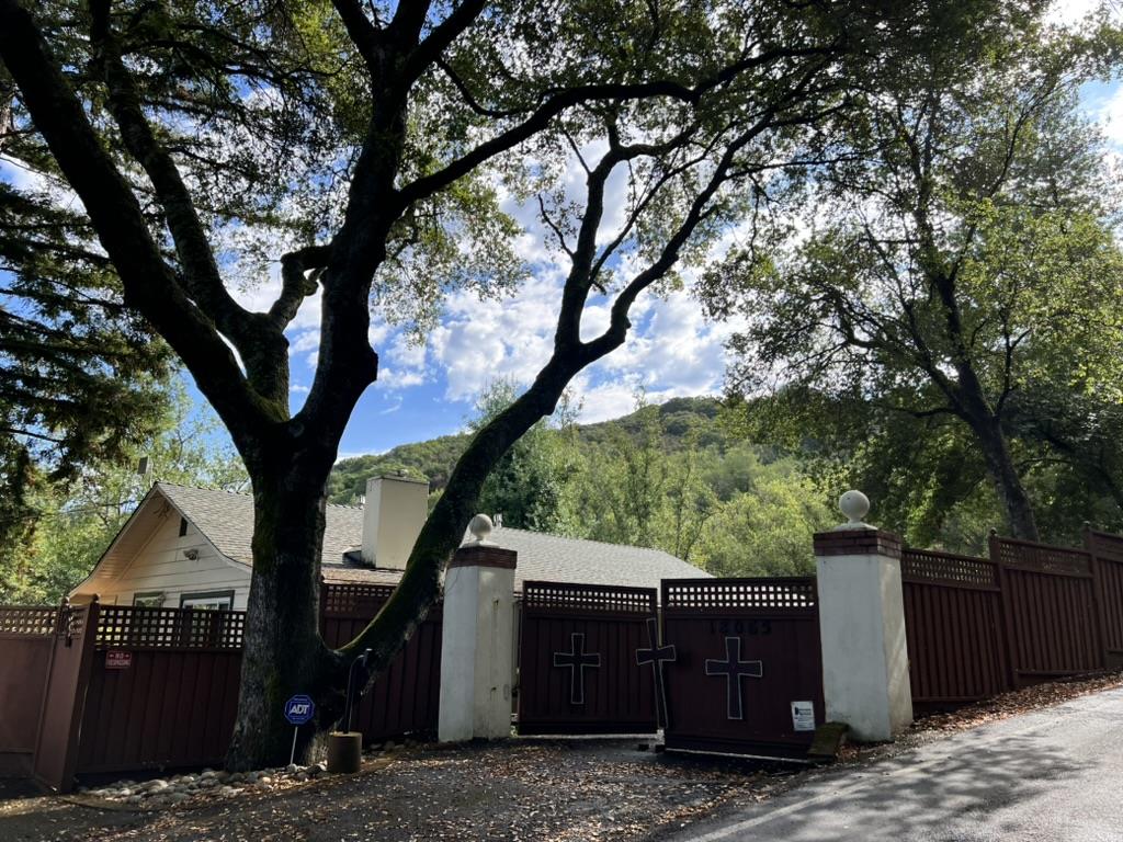 Detail Gallery Image 2 of 24 For 18065 Soda Springs Rd, Los Gatos,  CA 95033 - 2 Beds | 1 Baths