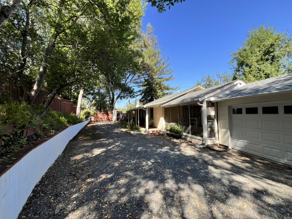 Detail Gallery Image 4 of 24 For 18065 Soda Springs Rd, Los Gatos,  CA 95033 - 2 Beds | 1 Baths