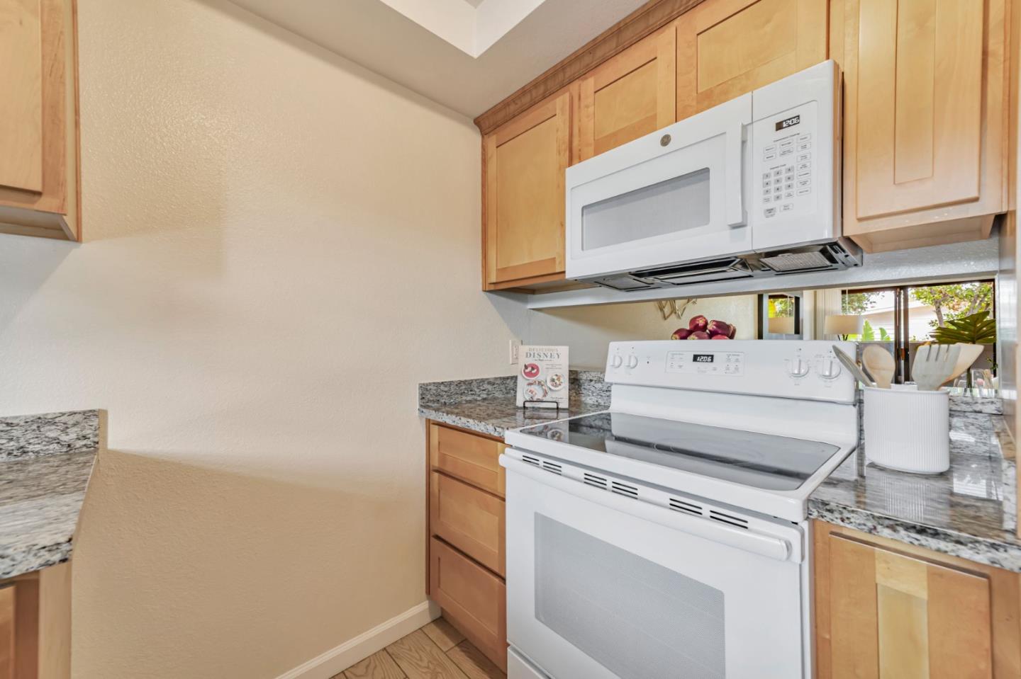 Detail Gallery Image 11 of 32 For 3326 Shadow Park Pl, San Jose,  CA 95121 - 2 Beds | 1 Baths