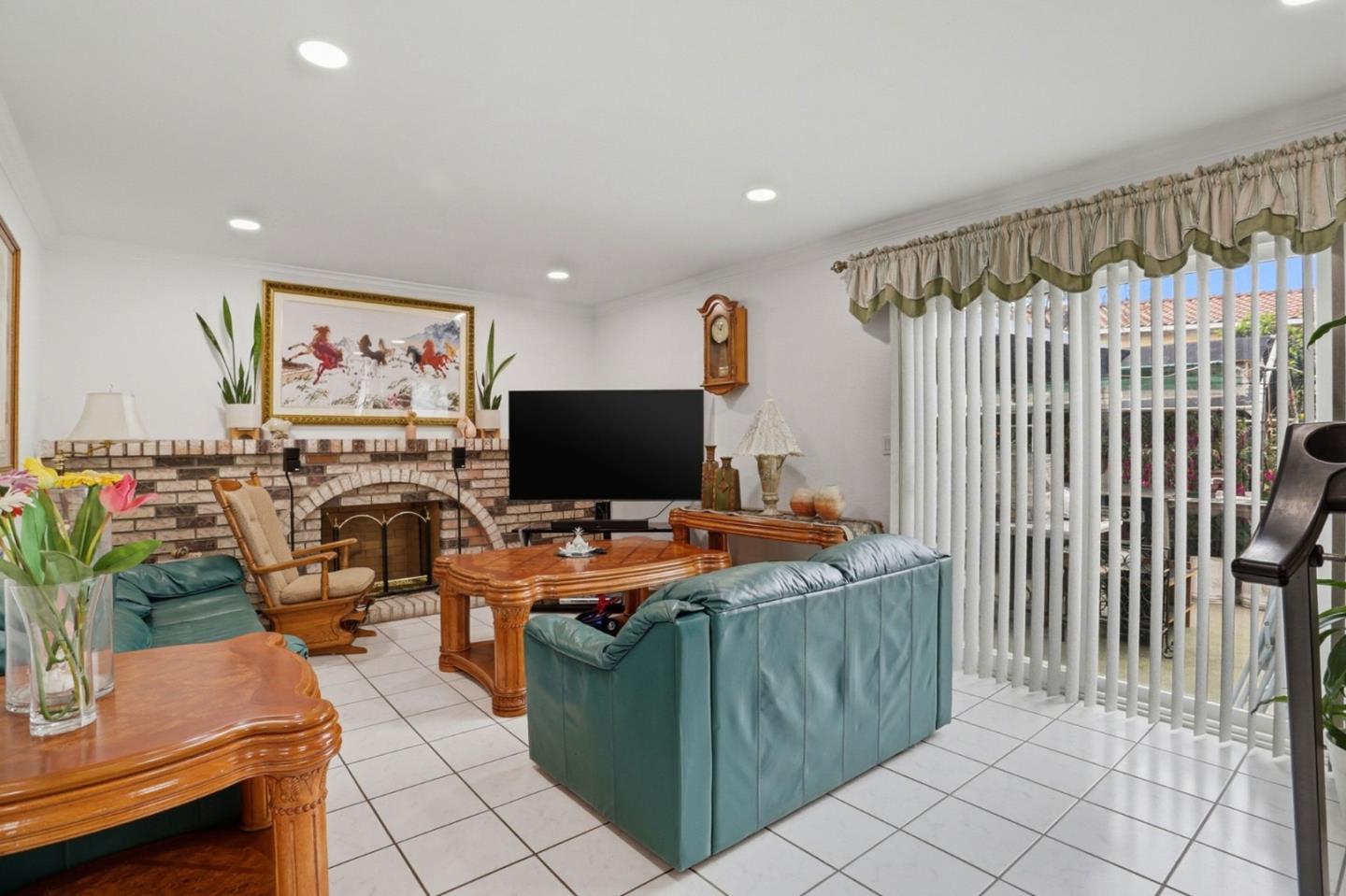 Detail Gallery Image 12 of 40 For 2083 Bluejacket Way, San Jose,  CA 95133 - 4 Beds | 2/1 Baths