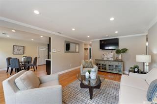 Detail Gallery Image 3 of 11 For 2570 98th Ave, Oakland,  CA 94605 - 4 Beds | 2 Baths