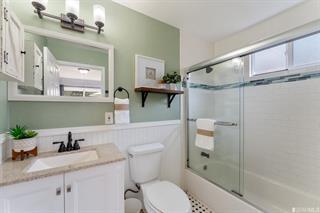 Detail Gallery Image 6 of 11 For 2570 98th Ave, Oakland,  CA 94605 - 4 Beds | 2 Baths