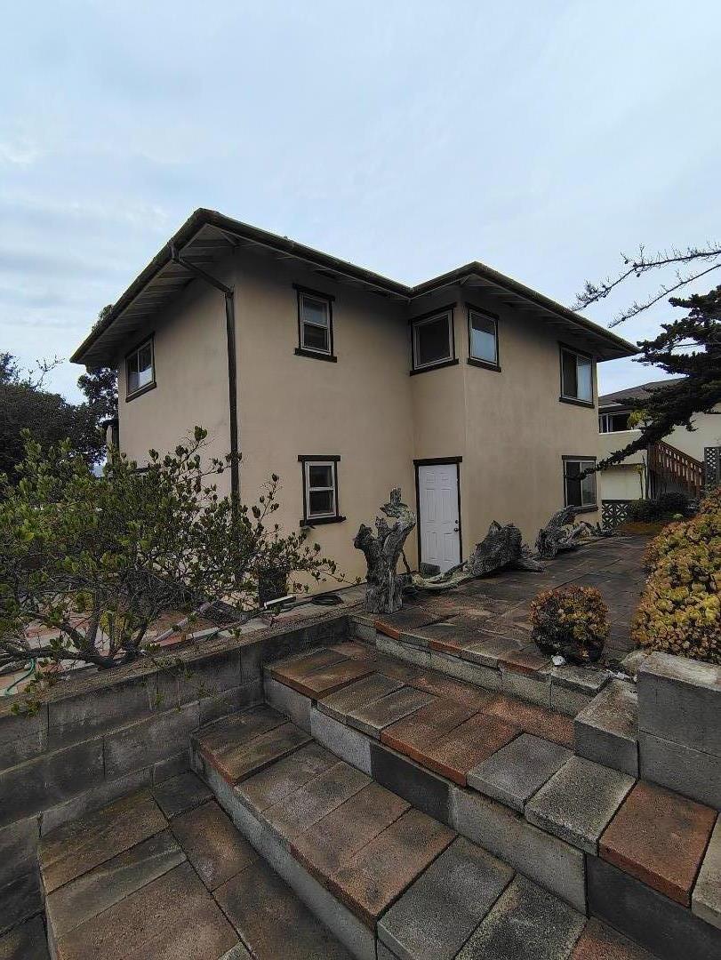 Detail Gallery Image 2 of 22 For 105 Roberts Ave, Monterey,  CA 93940 - 4 Beds | 2 Baths