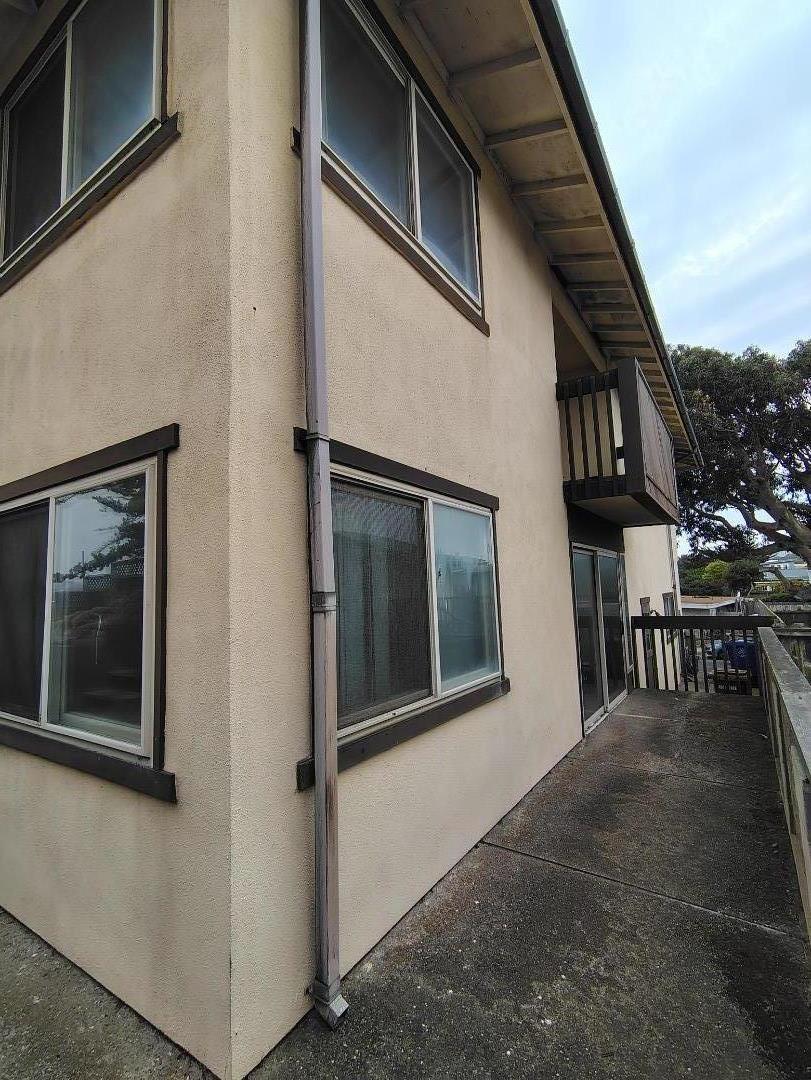 Detail Gallery Image 3 of 22 For 105 Roberts Ave, Monterey,  CA 93940 - 4 Beds | 2 Baths