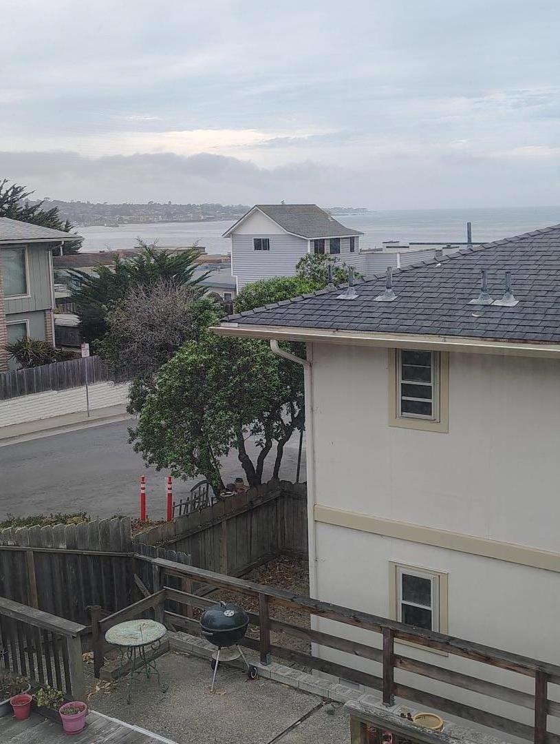 Detail Gallery Image 4 of 22 For 105 Roberts Ave, Monterey,  CA 93940 - 4 Beds | 2 Baths