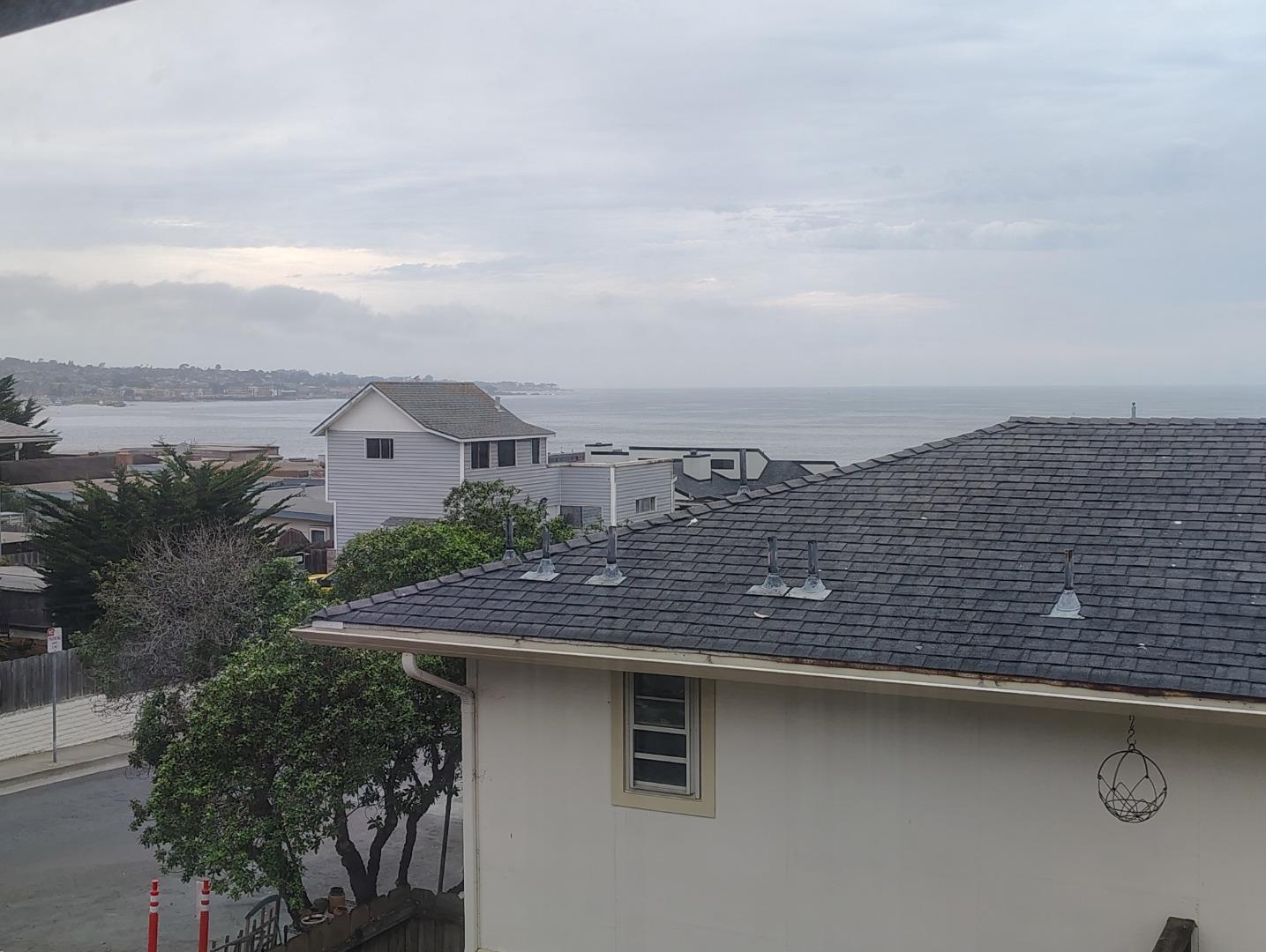 Detail Gallery Image 5 of 22 For 105 Roberts Ave, Monterey,  CA 93940 - 4 Beds | 2 Baths