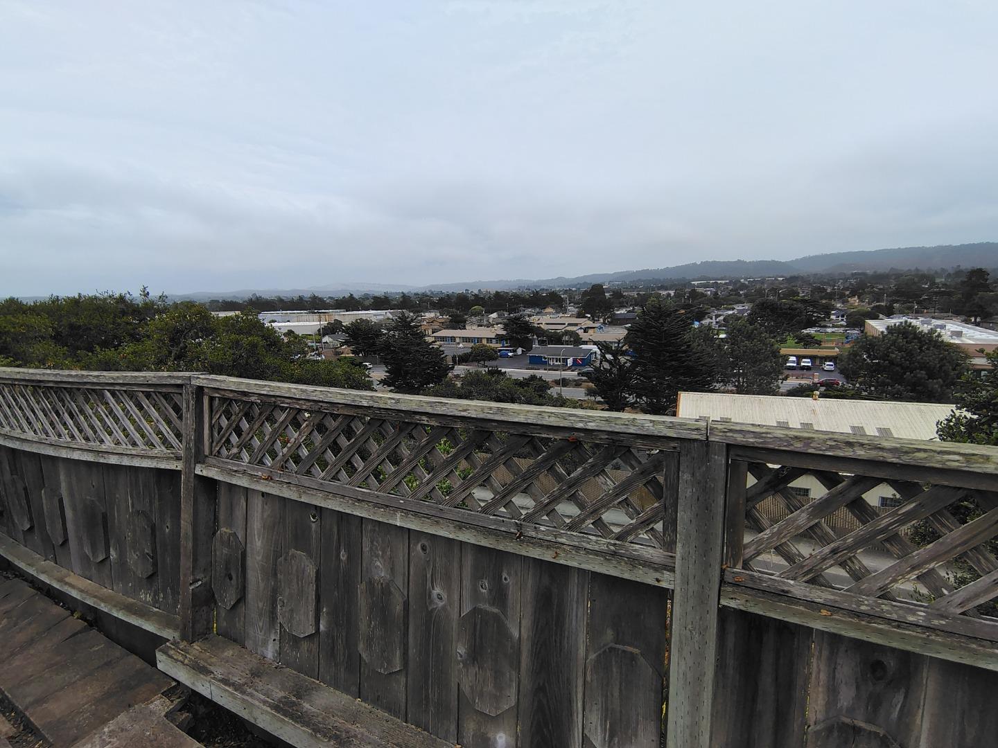 Detail Gallery Image 6 of 22 For 105 Roberts Ave, Monterey,  CA 93940 - 4 Beds | 2 Baths