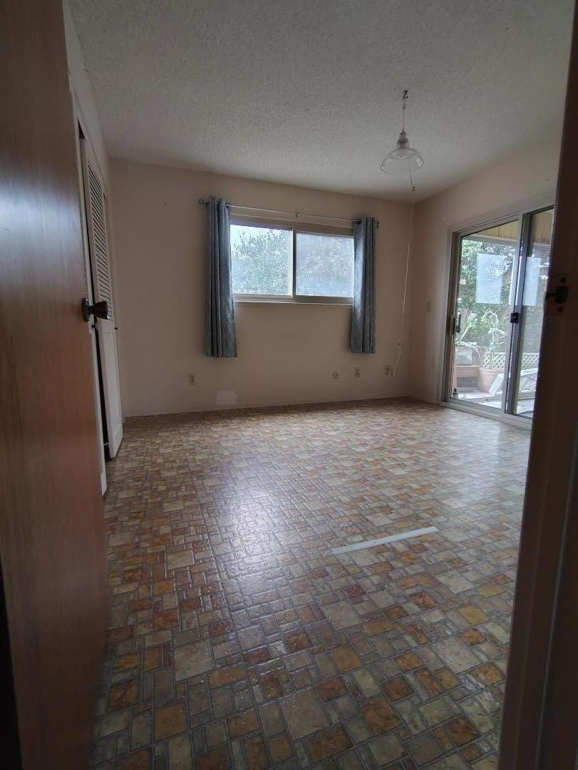 Detail Gallery Image 7 of 22 For 105 Roberts Ave, Monterey,  CA 93940 - 4 Beds | 2 Baths