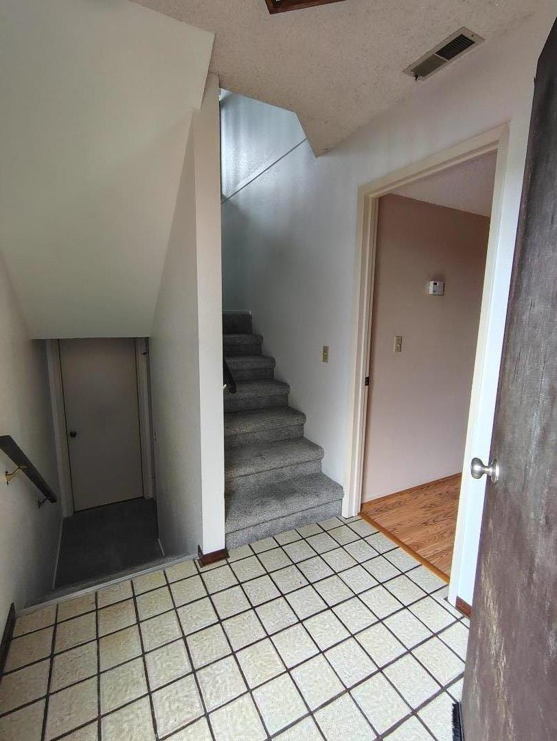 Detail Gallery Image 8 of 22 For 105 Roberts Ave, Monterey,  CA 93940 - 4 Beds | 2 Baths