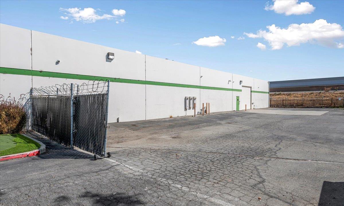 Detail Gallery Image 4 of 39 For 1290 Reamwood Ave, Sunnyvale,  CA 94089 - – Beds | – Baths