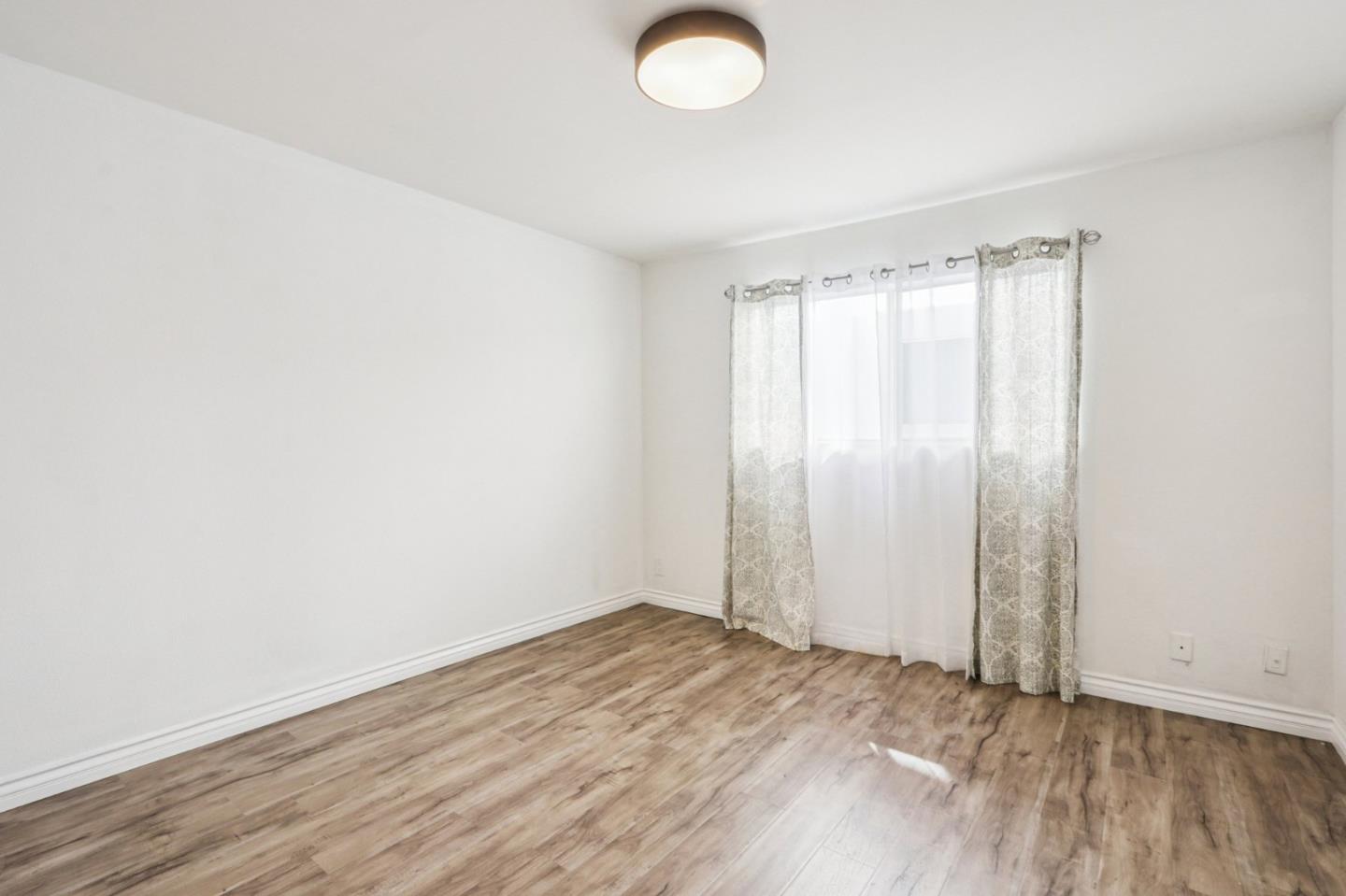 Detail Gallery Image 11 of 16 For 18555 Collins St #C6,  Tarzana,  CA 91356 - 2 Beds | 2 Baths