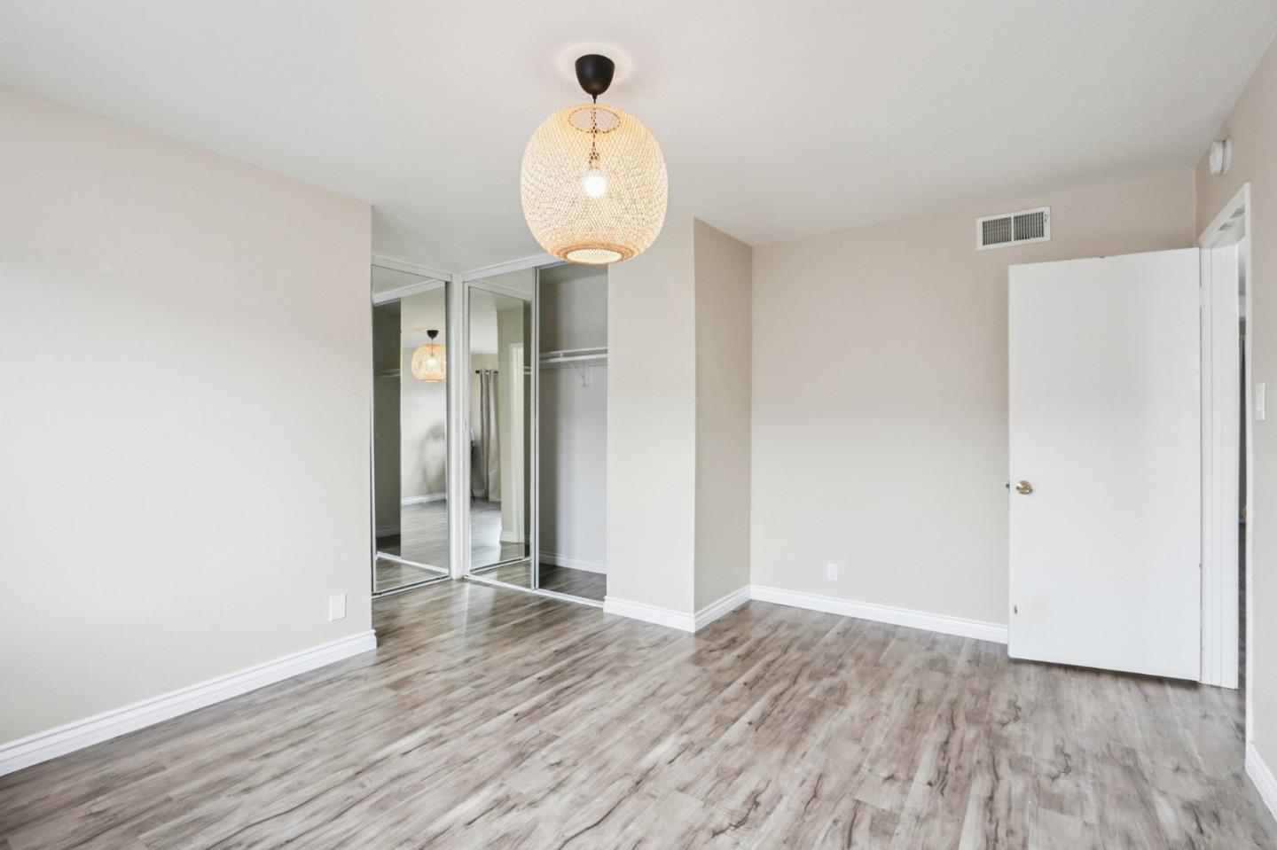 Detail Gallery Image 14 of 16 For 18555 Collins St #C6,  Tarzana,  CA 91356 - 2 Beds | 2 Baths