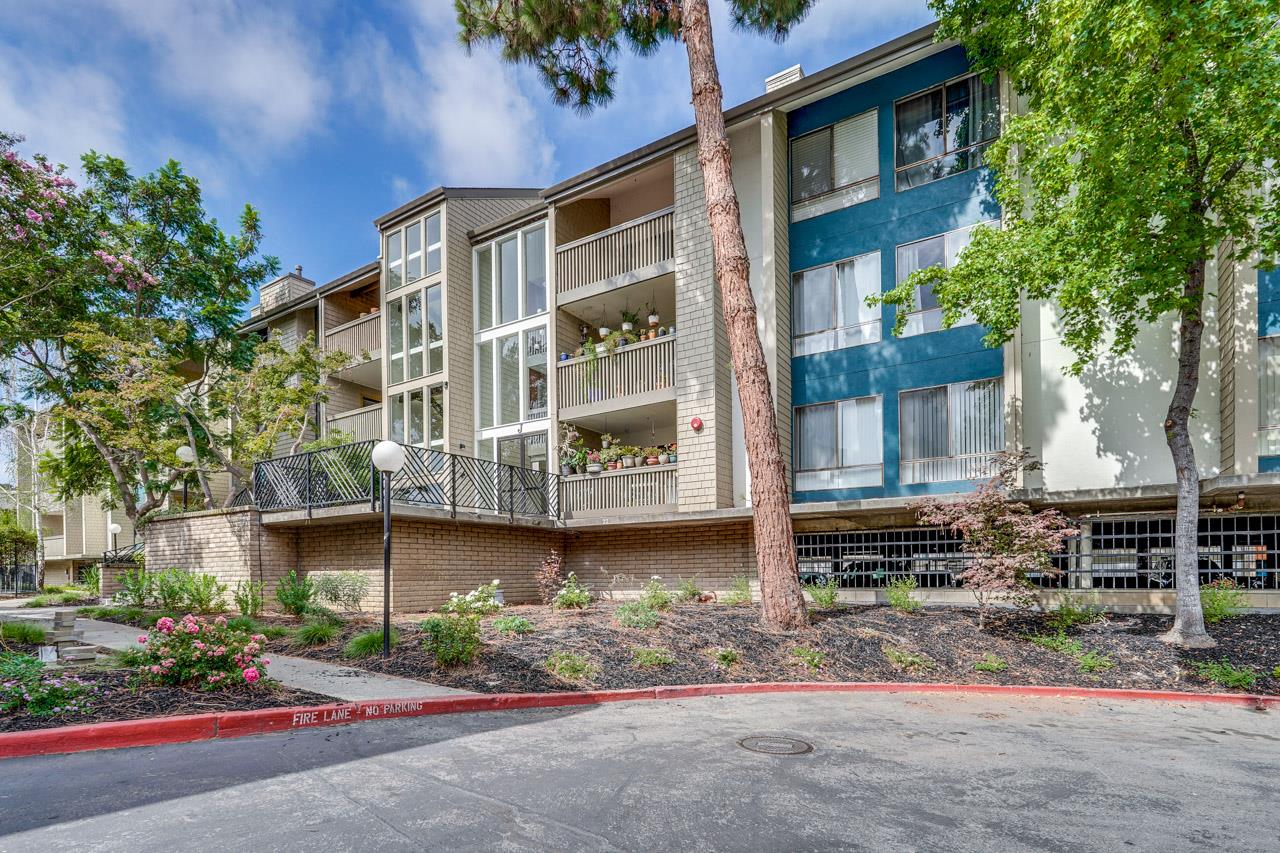 Detail Gallery Image 2 of 63 For 49 Showers Dr #J317,  Mountain View,  CA 94040 - 2 Beds | 2 Baths
