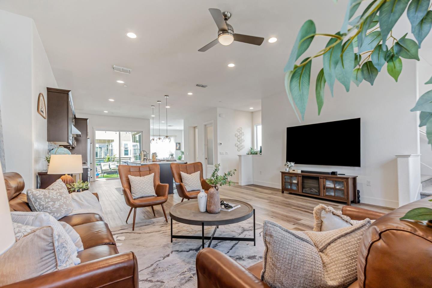 Detail Gallery Image 13 of 60 For 2154 Pastoral Loop, San Jose,  CA 95122 - 4 Beds | 3/1 Baths