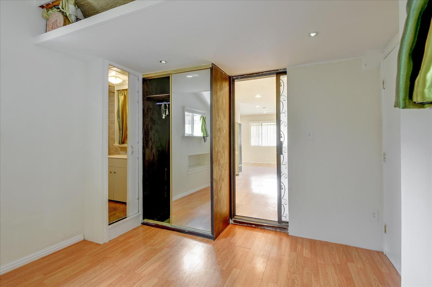 Detail Gallery Image 14 of 26 For 2527 Wallace St, Oakland,  CA 94606 - 4 Beds | 4 Baths