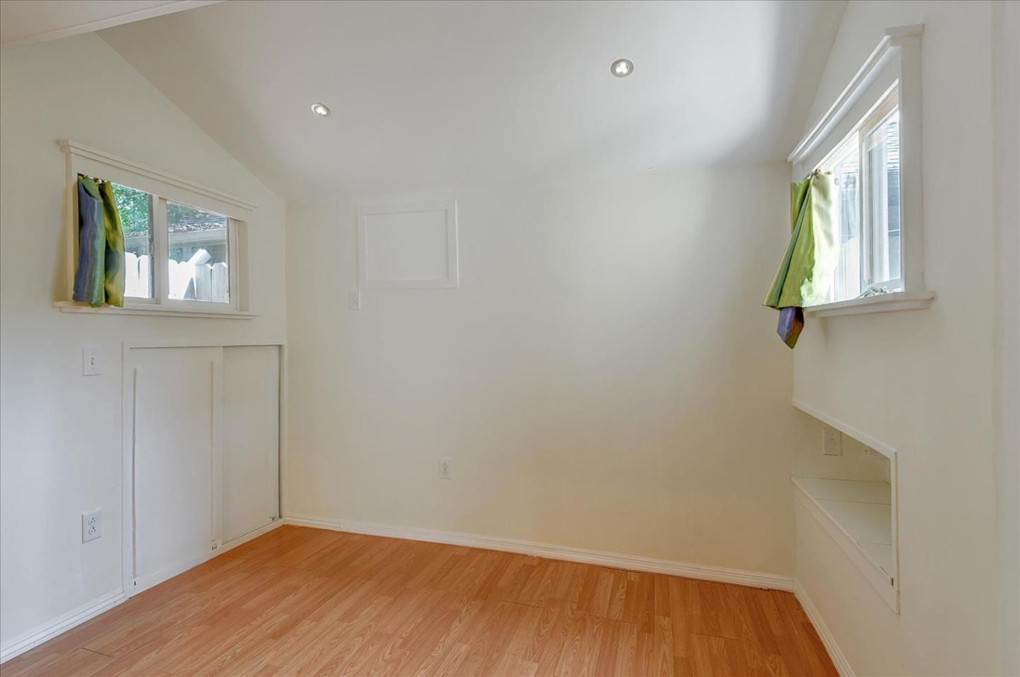 Detail Gallery Image 17 of 26 For 2527 Wallace St, Oakland,  CA 94606 - 4 Beds | 4 Baths