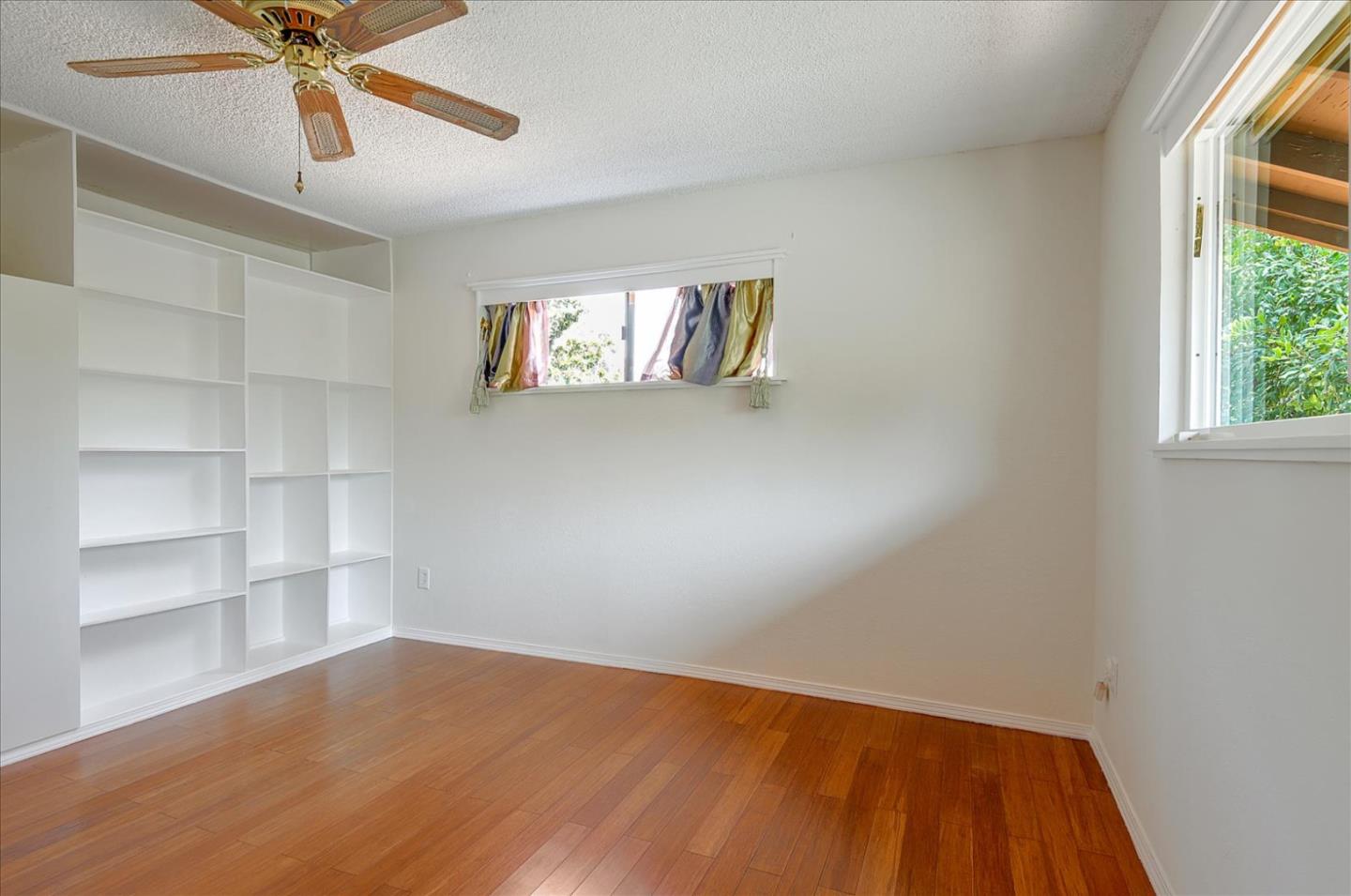 Detail Gallery Image 20 of 26 For 2527 Wallace St, Oakland,  CA 94606 - 4 Beds | 4 Baths