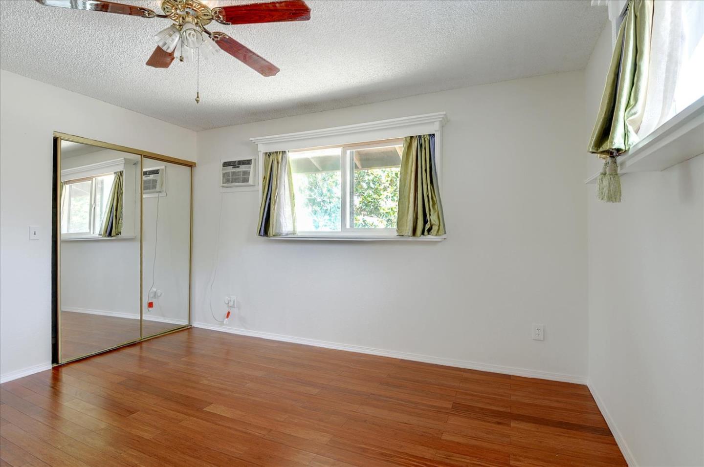 Detail Gallery Image 24 of 26 For 2527 Wallace St, Oakland,  CA 94606 - 4 Beds | 4 Baths